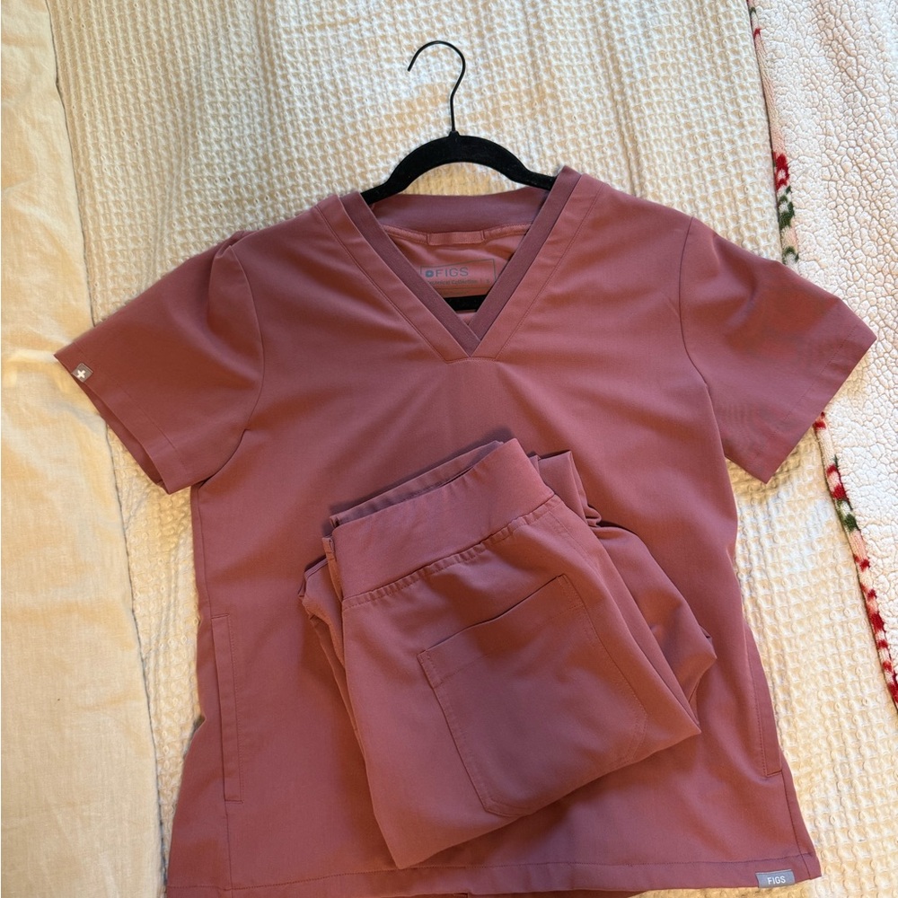 Figs Women's Scrub Set in Mauve